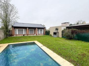 Casa · 114m² · 4 Ambientes · 1 Cochera · Casa de Tres Dorm. en Roldan Pileta Jardin Amplia