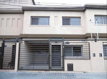 Casa · 91m² · 3 Ambientes · 1 Cochera · Alquiler Duplex 3 Amb Patio y Cochera Carapachay