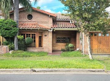 Casa · 161m² · 4 Ambientes · 1 Cochera · Alquiler Casa Ramos Mejia