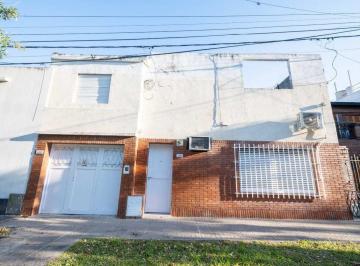 Casa · 140m² · 5 Ambientes · 1 Cochera · Casa 2 Dorm. con Cochera en Barrio Candioti