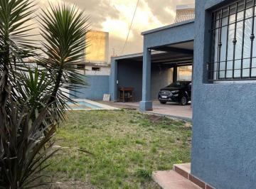 Casa de 10 ambientes, Unquillo · Unquillo, Excelente Oportunidad, Dos Dorm Piscina, Departamento de Servicio