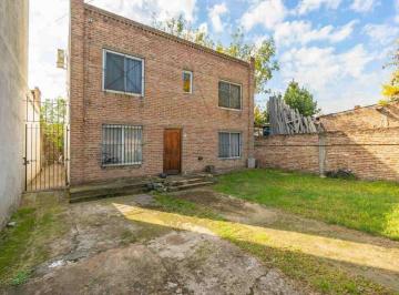 Casa · 98m² · 3 Ambientes · 1 Cochera · Venta Casa Temperley 3 Ambientes con Jardin