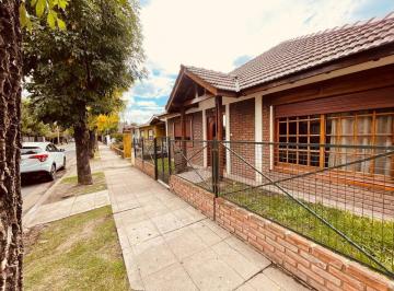 Casa · 300m² · 4 Ambientes · 1 Cochera · Excelente Casa Financiada en Barrio Privado