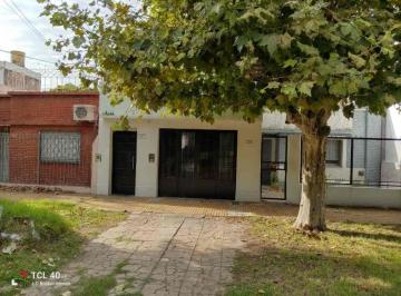 PH · 80m² · 4 Ambientes · 1 Cochera · PH en Alquiler de 4 Ambientes en Alquiler en Quilmes Oeste!
