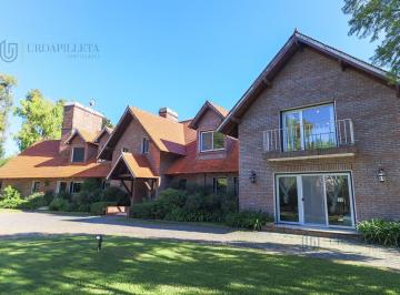 Casa · 632m² · 4 Dormitorios · Casa en Mayling Country Club - 5 Dorm.