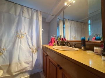 Casa · 350m² · 6 Ambientes · 3 Cocheras · Chalet en Doble Lote en Barrio Guemes