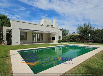 Casa · 450m² · 5 Ambientes · 2 Cocheras · Casa en Alquiler en Country Terravista, General Rodriguez