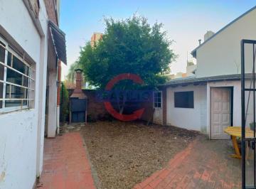 Casa · 130m² · 4 Ambientes · 1 Cochera · Venta Chalet de 4 Ambientes a Reciclar C/ Jardín en V. López