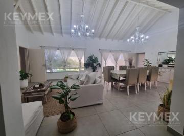 Casa · 150m² · 4 Ambientes · 1 Cochera · Casa Para Alquiler Anual Amueblada