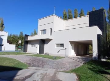 Casa · 300m² · 15 Ambientes · 2 Cocheras · Casa en Venta Barrio Cerrado "La Comarca"