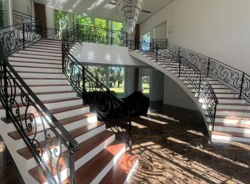 Casa · 700m² · 7 Ambientes · Casa en Alquiler en Saint Thomas Oeste, Canning