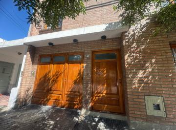 Casa de 3 ambientes, Córdoba · Casa de 3 Dorm. en Alta Córdoba – Excelente Calidad Constructiva