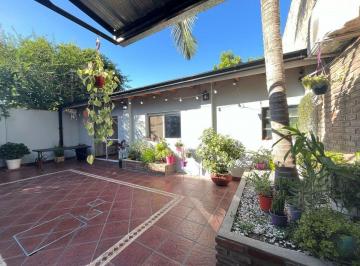 Casa · 201m² · 4 Ambientes · 1 Cochera · Venta Casa 4 Amb. con Cochera en Turdera