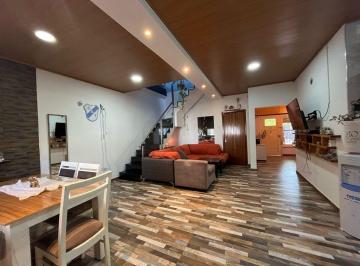Casa · 201m² · 4 Ambientes · 1 Cochera · Venta Casa 4 Amb. con Cochera en Turdera