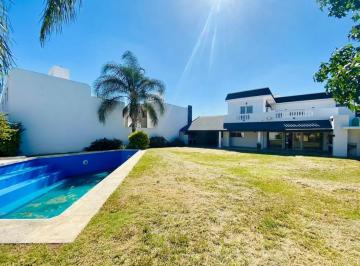 Casa · 937m² · 12 Ambientes · 6 Cocheras · Tremenda Casa en Venta a m de Rafael Nuñez