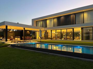 Casa · 507m² · 8 Ambientes · 3 Cocheras · Casa en Venta en El Yacht, Nordelta, Tigre