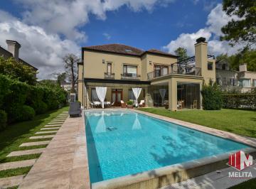Casa de 6 ambientes, Esteban Echeverría · Saint Thomas