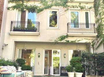 Casa · 470m² · 5 Ambientes · Casa en Juan Mora Fernández 2930