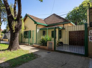 Casa · 130m² · 4 Ambientes · 2 Cocheras · Casa de 4 Ambientes con Jardín en Villa Martelli
