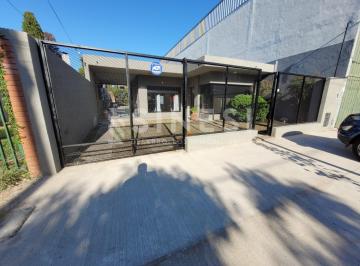 Casa · 140m² · 4 Ambientes · 3 Cocheras · Casa 4 Ambientes en Alquiler - Villa Maipu