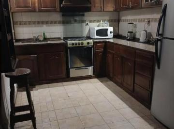 Casa · 270m² · 3 Ambientes · 1 Cochera · Casa en El Centro de Cañuelas