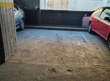 Garage · Cochera Fija Cubierta en Paraguay y Carlos Pellegrini