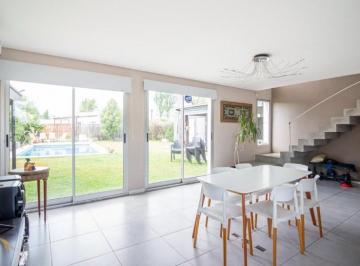 Casa · 150m² · 4 Ambientes · 3 Cocheras · Casa en Alquiler en San Alfonso, Pilar del Este, Pilar