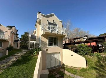 Casa · 100m² · 3 Ambientes · 1 Cochera · Casa en Venta de 2 Dorm. con Cochera en Mar Azul