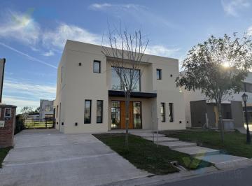 Casa · 170m² · 5 Ambientes · 2 Cocheras · Casa en Venta en San Pablo Uf70