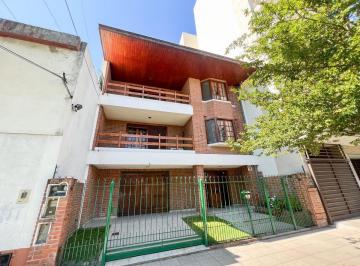 Casa · 414m² · 8 Ambientes · 1 Cochera · Venta Casa 8 Ambientes Patio Avellaneda