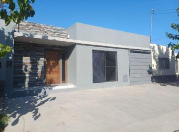 Casa · 180m² · 4 Ambientes · 2 Cocheras · Venta Casa 3 Dorm. Apta Credito Guyamallen