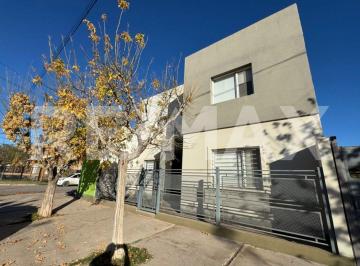 Casa · 260m² · 8 Ambientes · 2 Cocheras · Venta Casa con Local y Departamento Fernandez Oro