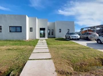 Casa · 177m² · 4 Ambientes · 4 Cocheras · Hermosa Casa Interna Central en El Ensueño