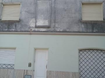 Casa de 3 ambientes, La Plata · PH en Alquiler en Calle 10 Esquina 68