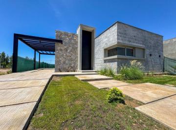 Casa · 160m² · 5 Ambientes · 2 Cocheras · Casa a Estrenar B° La Quebrada Posesión Inmediata