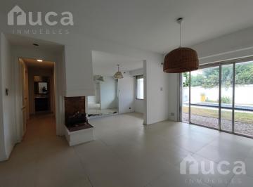 Casa · 215m² · 6 Ambientes · 1 Cochera · Casa en Punta Chica