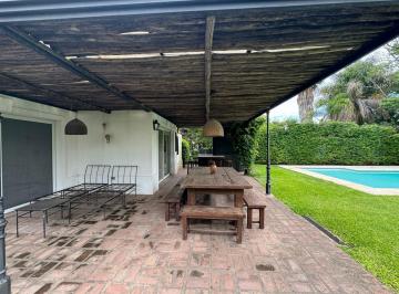 Casa · 250m² · 5 Ambientes · Casa en Mayling Club de Campo