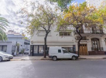 Casa · 328m² · 6 Ambientes · 1 Cochera · Casa en Caballito con Jardín, Terraza y Cochera.