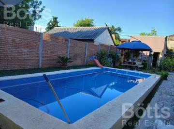 Casa · 300m² · 5 Ambientes · 1 Cochera · Casa en Polvorines 5 Ambientes con Pileta y Parrilla