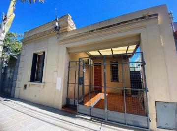 Casa · 120m² · 5 Ambientes · 1 Cochera · Zona Barrio Sur de Santa Fe