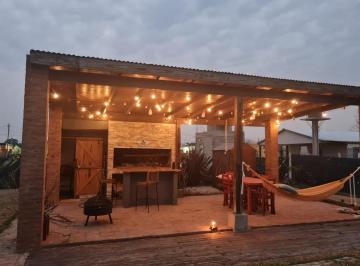 Quinta vacacional · 747m² · 2 Ambientes · 5 Cocheras · Casa Container en Florencio Varela!
