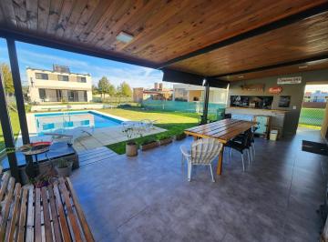 Casa · 80m² · 3 Ambientes · 2 Cocheras · Casa en Ibarlucea Barrio Privado