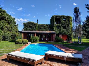 Casa · 246m² · 5 Ambientes · Venta Casa de Campo con Pileta y Granero - Manzanares, Pilar