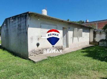 Casa · 70m² · 4 Ambientes · Casa 3 Dorm. Venta Barrio Los Alamos