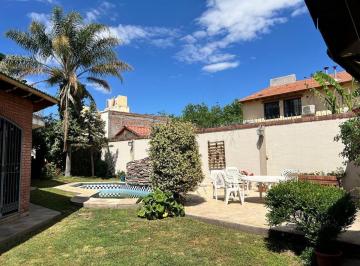Casa · 320m² · 5 Ambientes · Venta Casa Alto Dorrego 4 Habitaciones Piscina