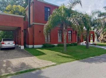 Casa · 230m² · 4 Ambientes · 2 Cocheras · Casa en Venta de 4 Ambientes en Altos del Sol