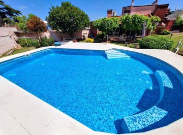 Casa · 300m² · 6 Ambientes · 2 Cocheras · Casa 6 Ambientes Venta Gonzalez Catan con Pileta