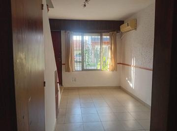 Casa · 48m² · 3 Ambientes · 1 Cochera · Venta con Renta Dúplex 3 Ambientes en Carapachay