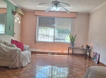 Casa · 122m² · 4 Ambientes · 1 Cochera · Oportunidad Única en La Reja Comoda Casa, Luminosa