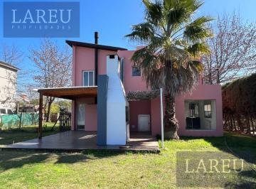 Casa · 160m² · 4 Ambientes · Casa en Barrio Bermudas